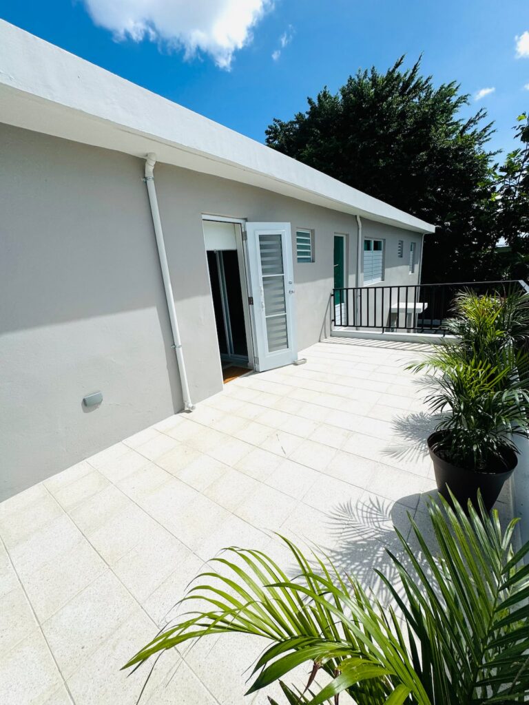 mu-02 - Prep Home Services Modern Urban Bayamón — patio of the furnished rental near Northbridge University